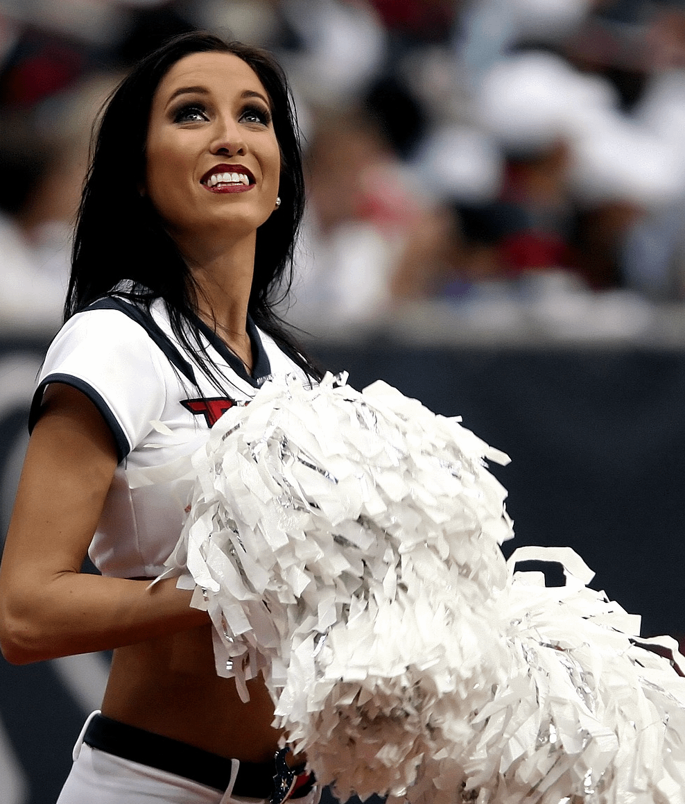Bloomberg – New York Jets Accused in Suit of Underpaying Cheerleaders Thumbnail