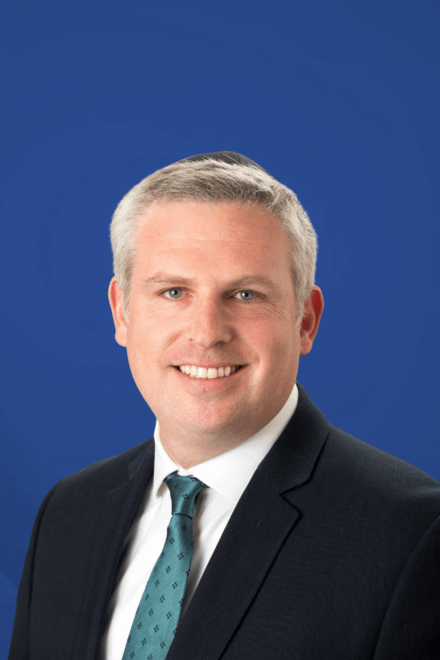 Aaron Schlusselberg Headshot